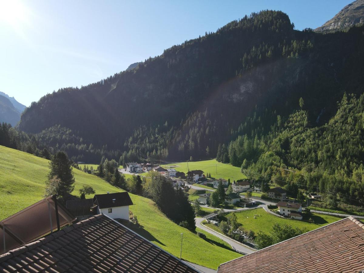 Haus Evelin Apartment Sankt Leonhard im Pitztal Exterior photo